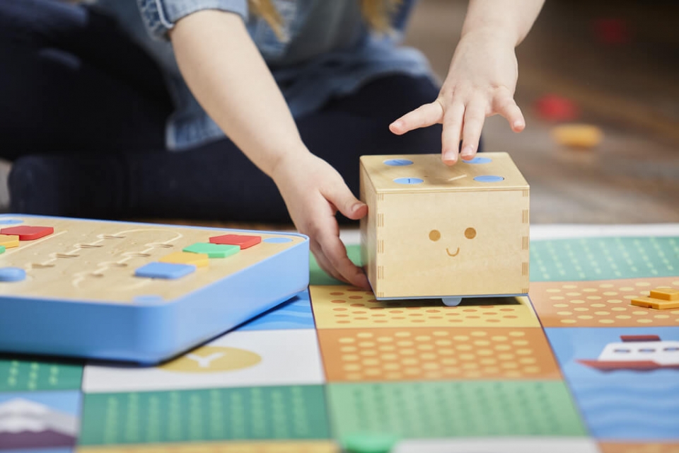 Colori: informatique Montessori - Cubetto